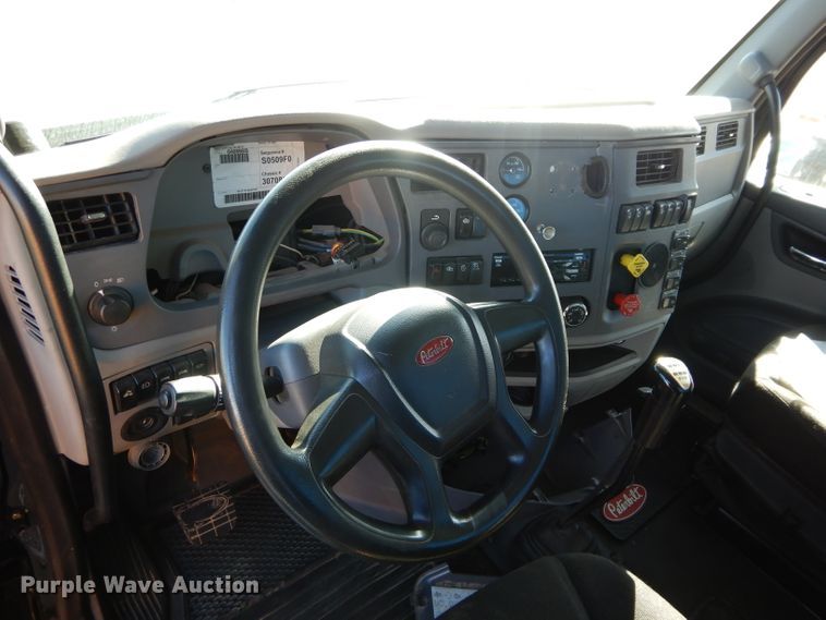 image for item GS9775 2016 Peterbilt 567 semi truck