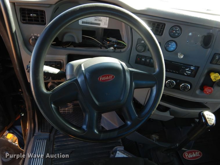 image for item GS9775 2016 Peterbilt 567 semi truck