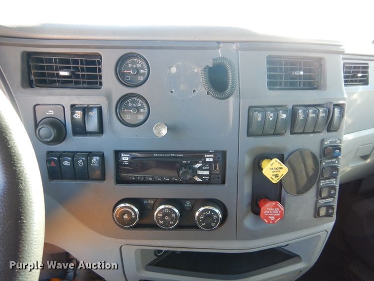 image for item GS9775 2016 Peterbilt 567 semi truck