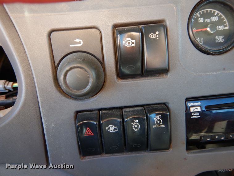 image for item GS9775 2016 Peterbilt 567 semi truck