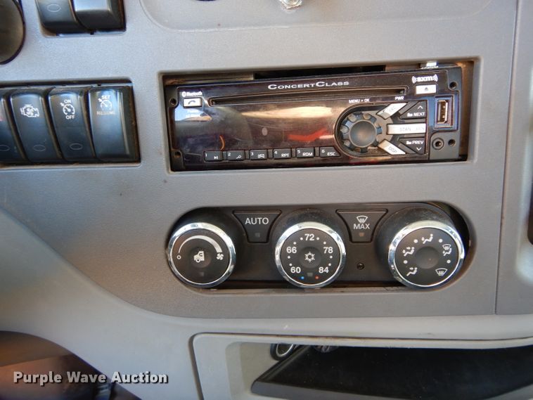 image for item GS9775 2016 Peterbilt 567 semi truck