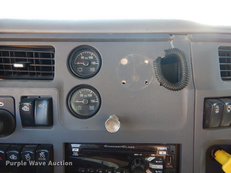 image for item GS9775 2016 Peterbilt 567 semi truck