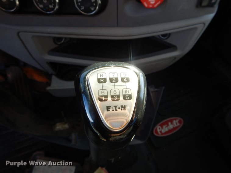 image for item GS9775 2016 Peterbilt 567 semi truck