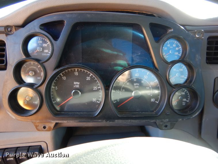 image for item GS9775 2016 Peterbilt 567 semi truck