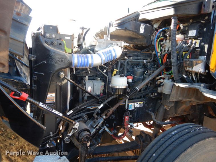 image for item GS9775 2016 Peterbilt 567 semi truck