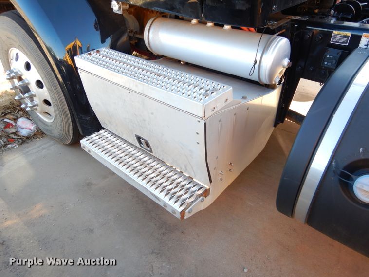 image for item GS9775 2016 Peterbilt 567 semi truck