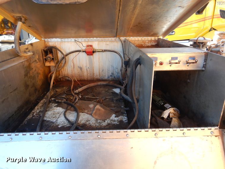 image for item GS9775 2016 Peterbilt 567 semi truck