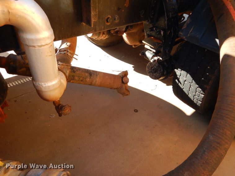 image for item GS9775 2016 Peterbilt 567 semi truck