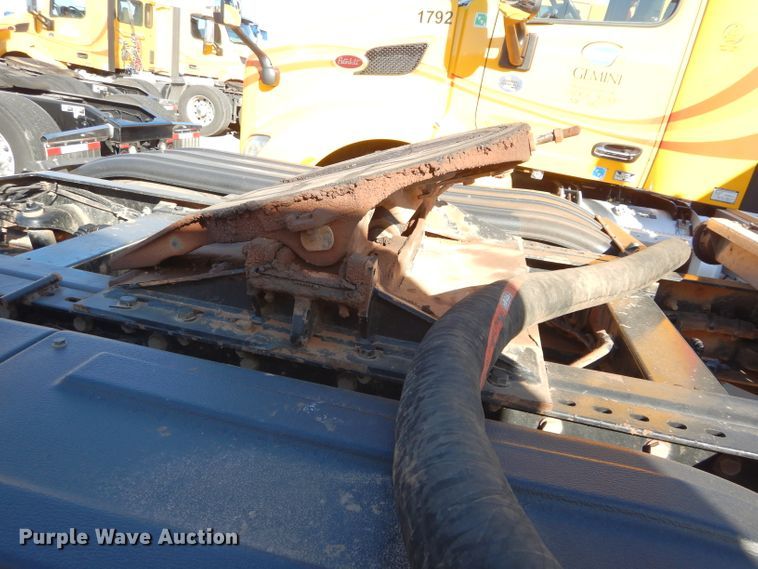 image for item GS9775 2016 Peterbilt 567 semi truck