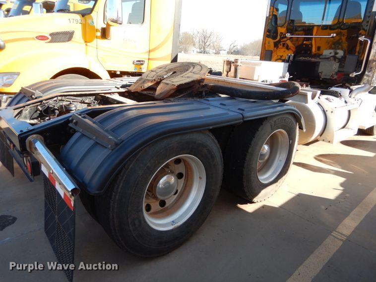 image for item GS9775 2016 Peterbilt 567 semi truck