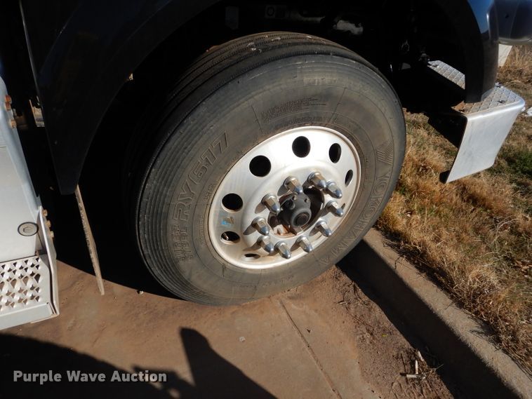 image for item GS9775 2016 Peterbilt 567 semi truck