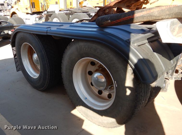 image for item GS9775 2016 Peterbilt 567 semi truck