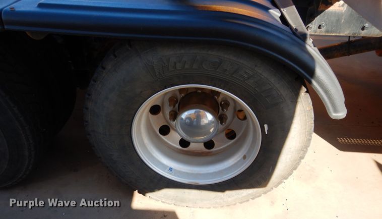 image for item GS9775 2016 Peterbilt 567 semi truck