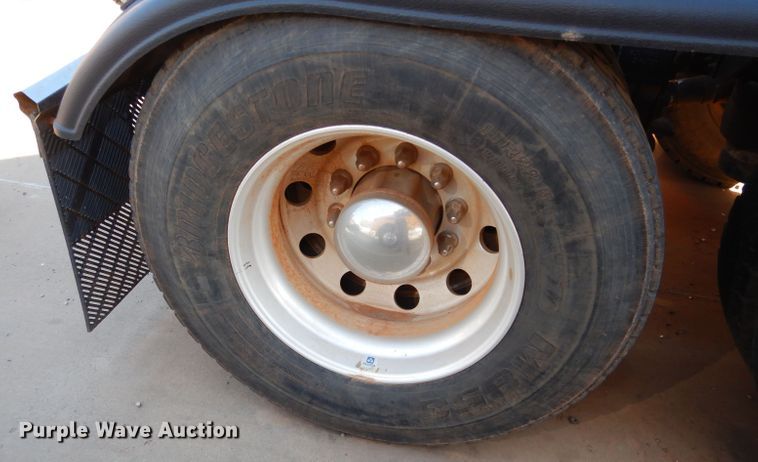 image for item GS9775 2016 Peterbilt 567 semi truck