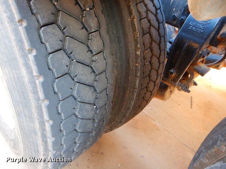 image for item GS9775 2016 Peterbilt 567 semi truck