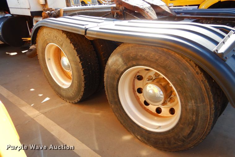 image for item GS9775 2016 Peterbilt 567 semi truck