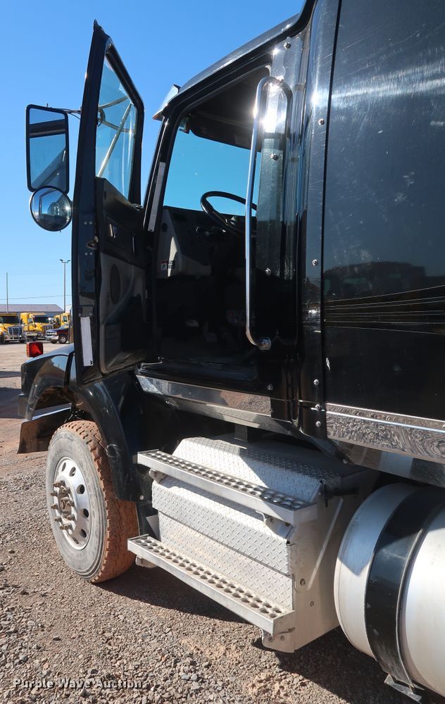 image for item GS9776 2013 Western Star 4900SB semi truck