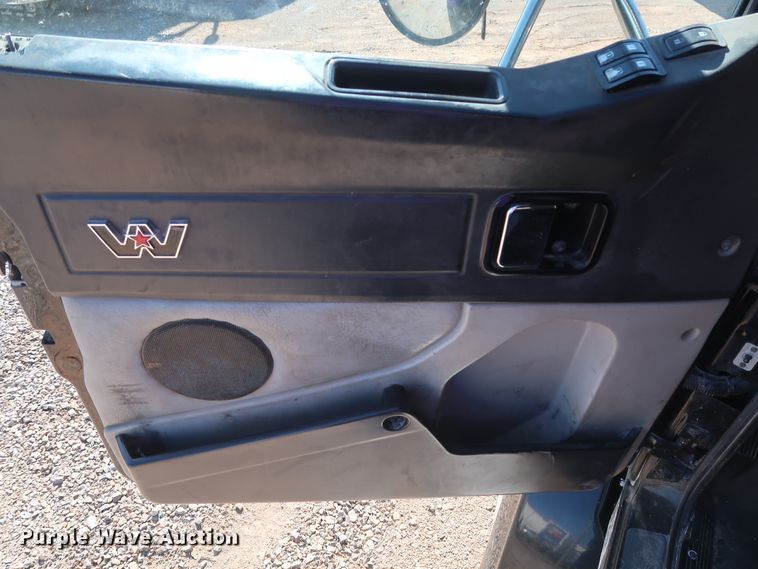 image for item GS9776 2013 Western Star 4900SB semi truck