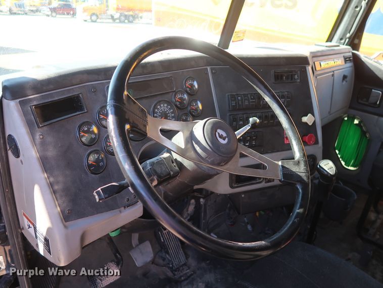 image for item GS9776 2013 Western Star 4900SB semi truck