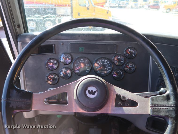 image for item GS9776 2013 Western Star 4900SB semi truck