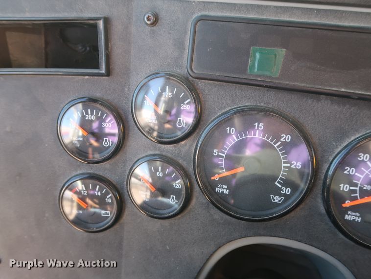 image for item GS9776 2013 Western Star 4900SB semi truck