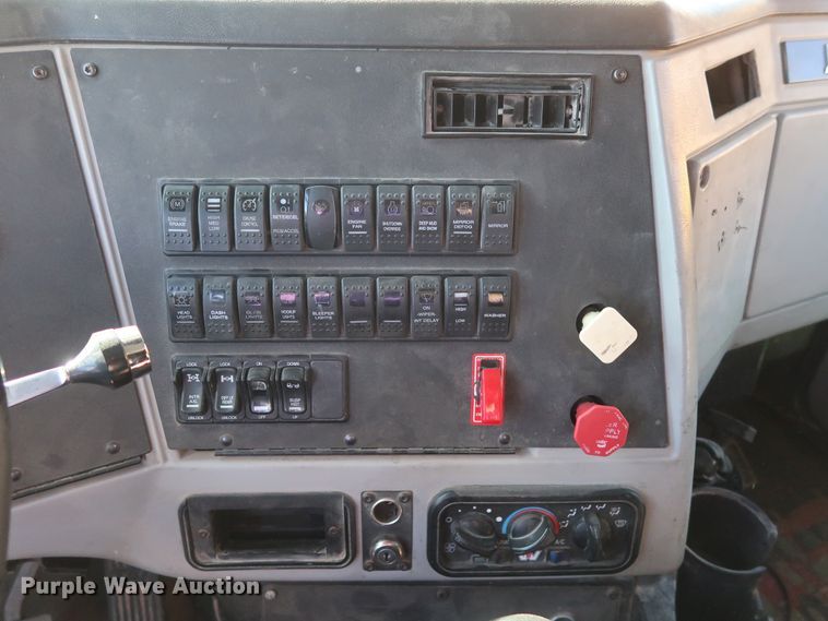 image for item GS9776 2013 Western Star 4900SB semi truck