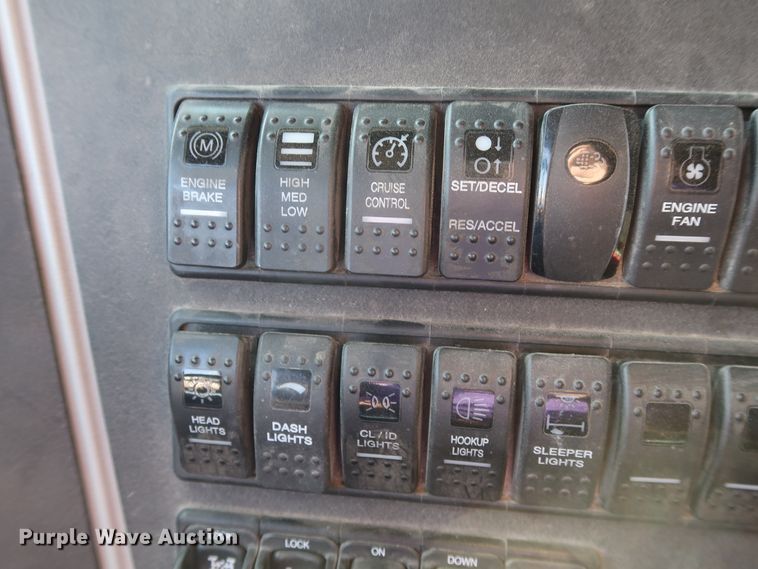 image for item GS9776 2013 Western Star 4900SB semi truck