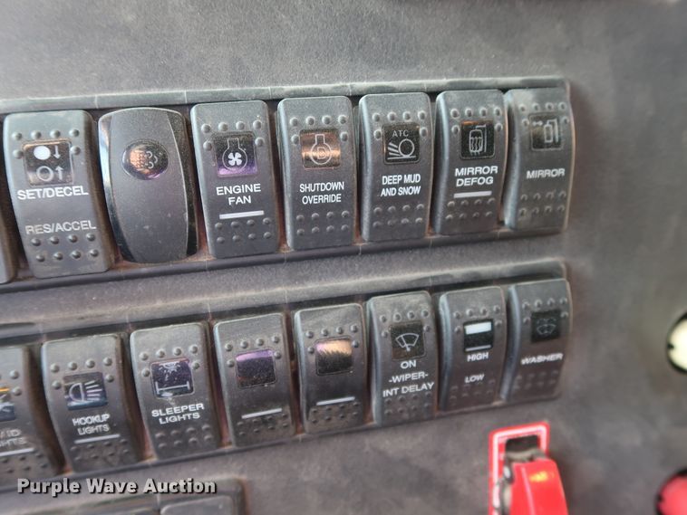 image for item GS9776 2013 Western Star 4900SB semi truck