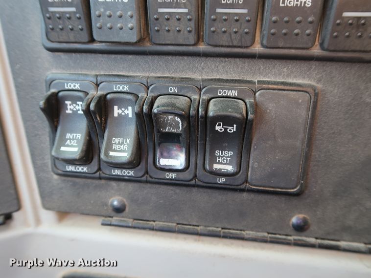 image for item GS9776 2013 Western Star 4900SB semi truck