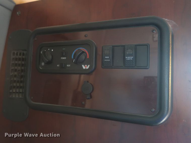 image for item GS9776 2013 Western Star 4900SB semi truck