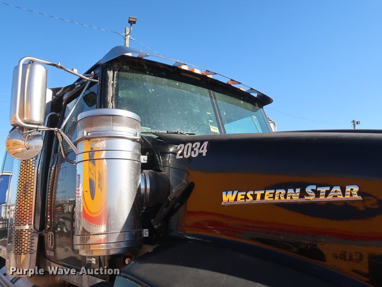 image for item GS9776 2013 Western Star 4900SB semi truck