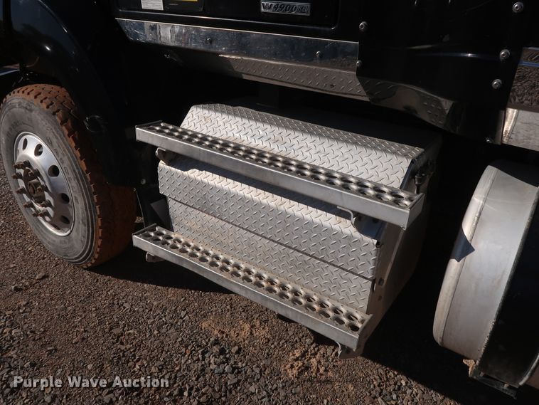 image for item GS9776 2013 Western Star 4900SB semi truck