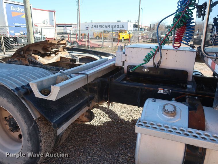 image for item GS9776 2013 Western Star 4900SB semi truck