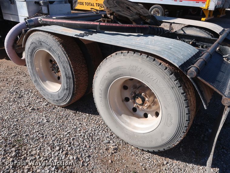 image for item GS9776 2013 Western Star 4900SB semi truck