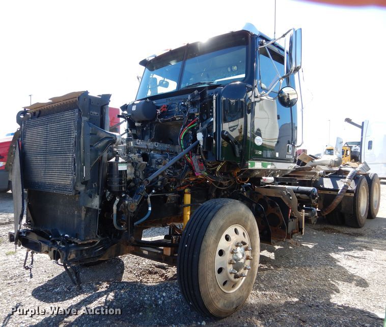 image for item GS9777 2014 Western Star 4900SB semi truck