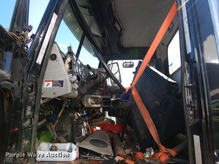 image for item GS9777 2014 Western Star 4900SB semi truck