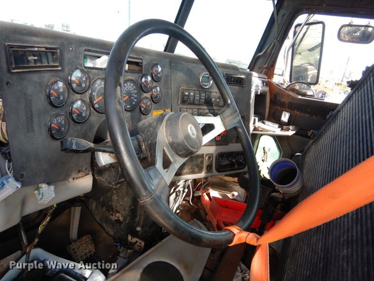 image for item GS9777 2014 Western Star 4900SB semi truck