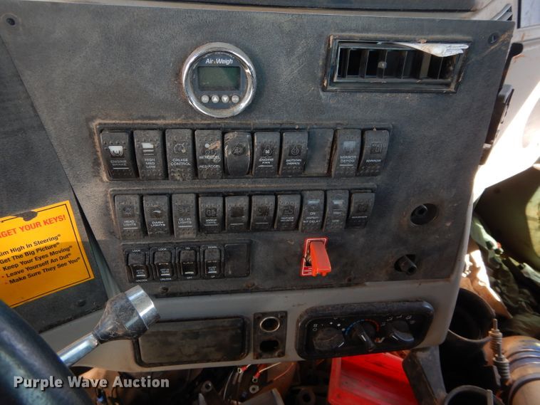 image for item GS9777 2014 Western Star 4900SB semi truck