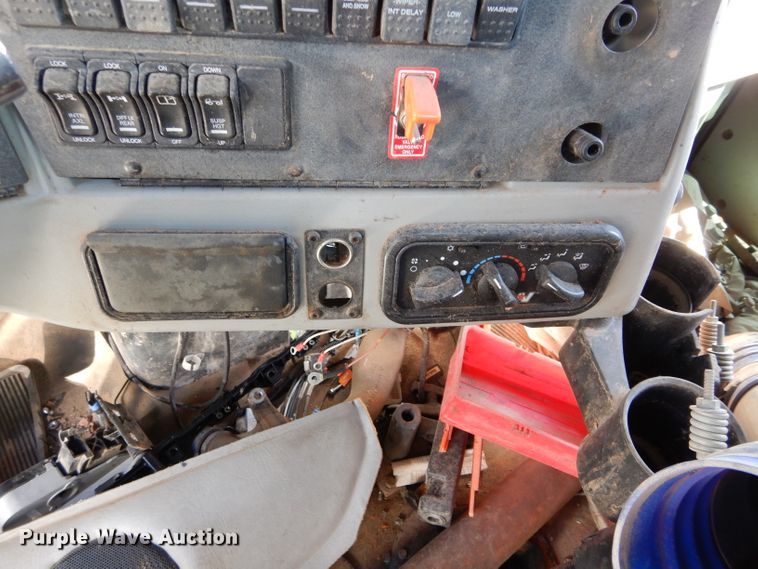 image for item GS9777 2014 Western Star 4900SB semi truck