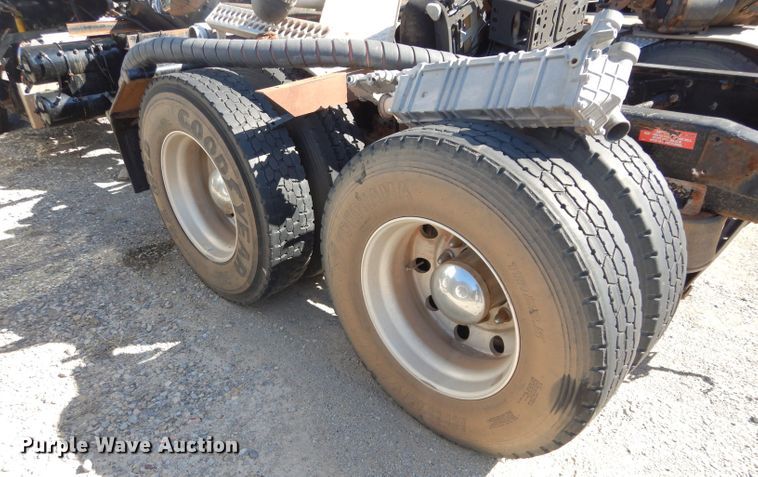 image for item GS9777 2014 Western Star 4900SB semi truck