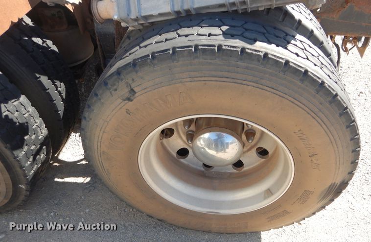 image for item GS9777 2014 Western Star 4900SB semi truck