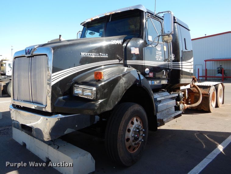 image for item GS9778 2013 Western Star 4900SB semi truck