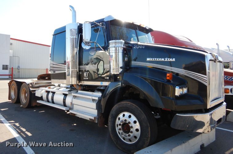 image for item GS9778 2013 Western Star 4900SB semi truck