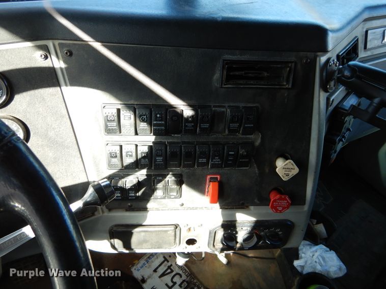 image for item GS9778 2013 Western Star 4900SB semi truck