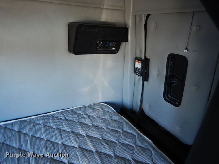 image for item GS9778 2013 Western Star 4900SB semi truck