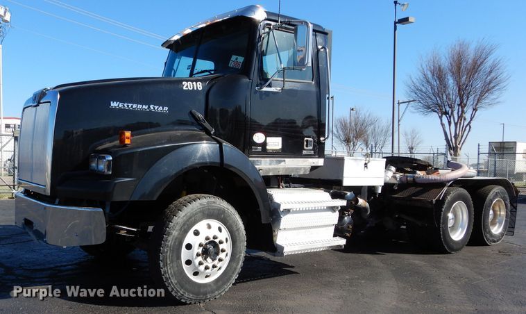 image for item GS9779 2013 Western Star 4900SB semi truck