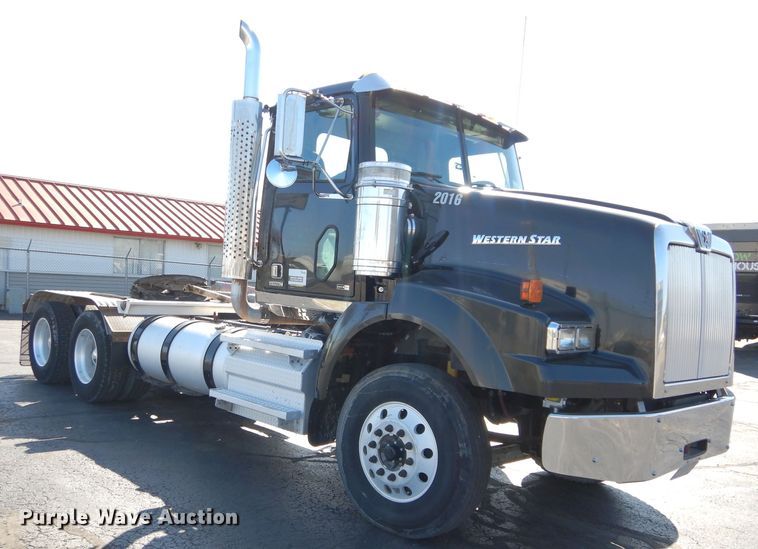 image for item GS9779 2013 Western Star 4900SB semi truck