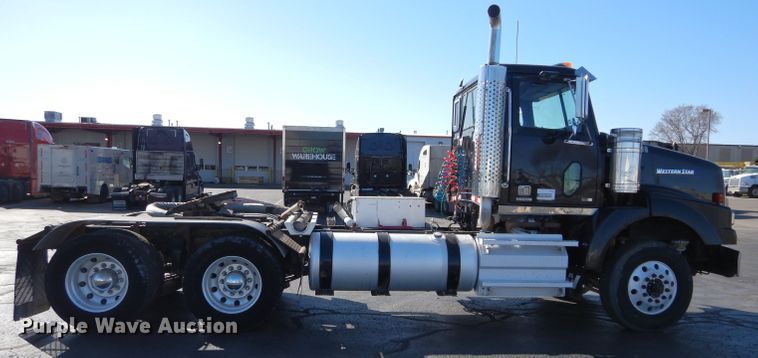 image for item GS9779 2013 Western Star 4900SB semi truck