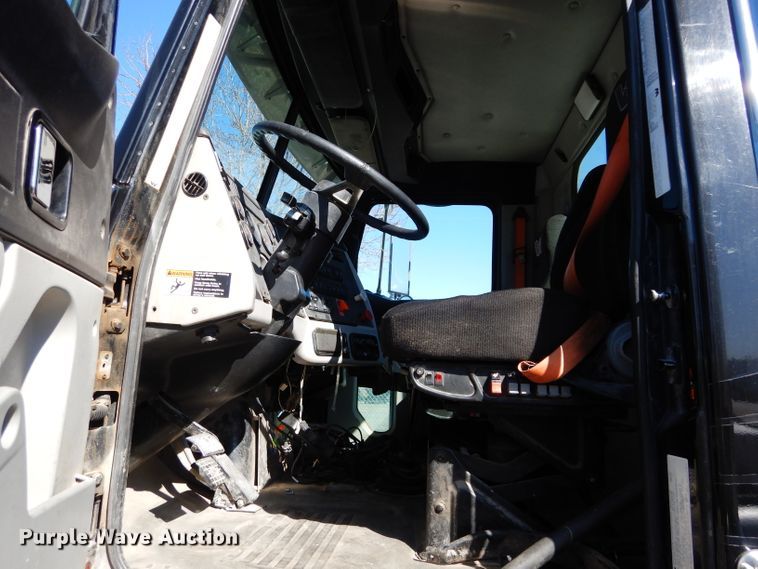 image for item GS9779 2013 Western Star 4900SB semi truck