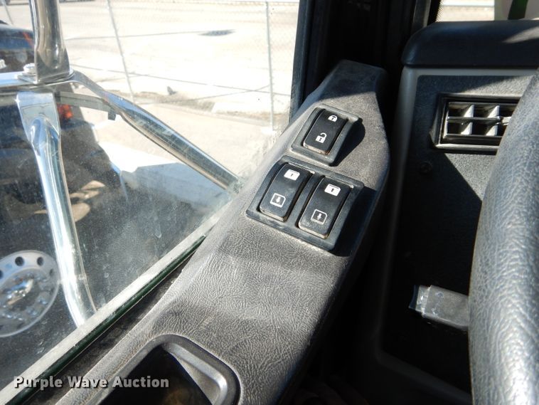 image for item GS9779 2013 Western Star 4900SB semi truck